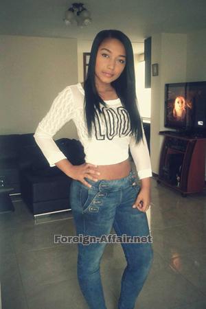 152057 - Shazzkya Age: 34 - Colombia