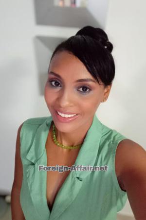 207417 - Laura Age: 36 - Colombia