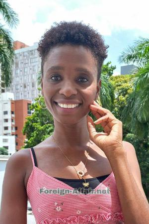 210812 - Sixta Age: 41 - Colombia