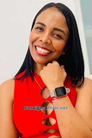 218449 - Yisel Age: 45 - Colombia