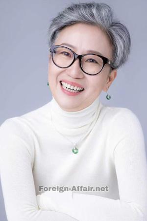 227849 - Fan Age: 51 - China